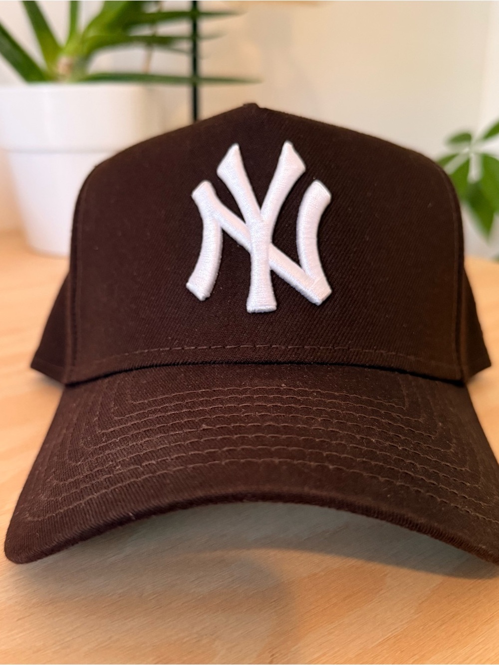 New Era Women fit Cap in brown with White NY Logo 19forthy